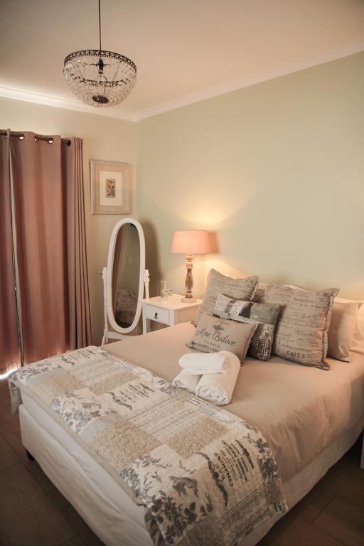 Olive Manor Guest House Ньюкасл Екстер'єр фото